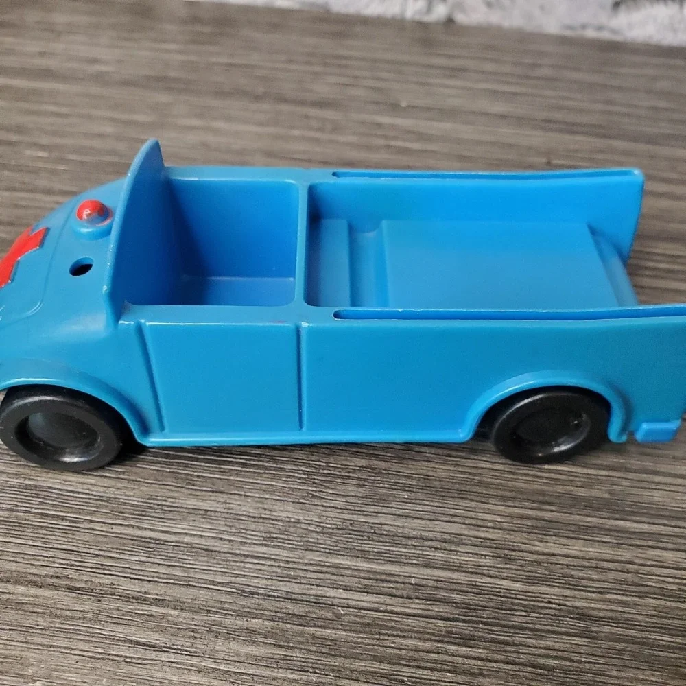 Vintage 1976 Richard Scarry Playskool Ambulance Medical‎ Truck Blue Puzzletown